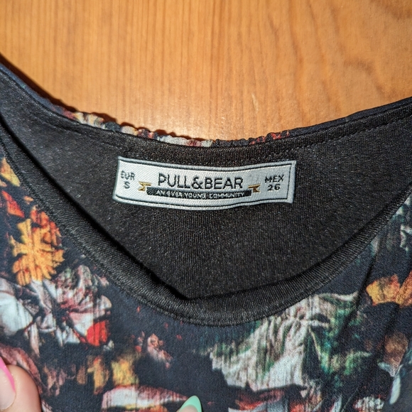 Pull and Bear Crop Top🔴 - Picture 3 of 4